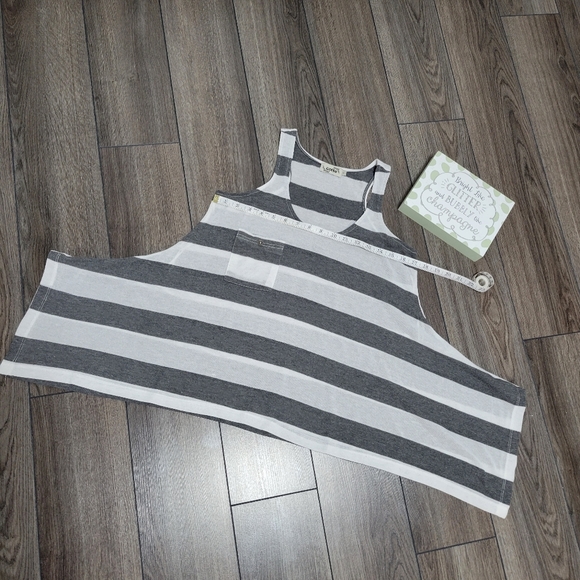 ✨️3 For $30✨️Soho Flowy Tank (M) - Picture 6 of 9